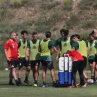 El plantel berciano viajó ayer a Antequera tras preparar de forma intensa el partido.