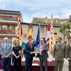 Los dos alcaldes rindieron honores a la bandera antes de comenzar el desfile a la Real Basílica de Santiago.