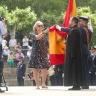 Una de las casi cien personas que en la mañana del domingo sellaron su fidelidad a su bandera.