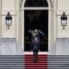  Schoof llega al palacio real Huis ten Bosch para reunirse con el rey Guillermo.