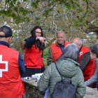 Voluntariado de Cruz Roja con participantes en sus actividades ambientales.