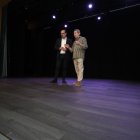El alcalde de Ponferrada junto al responsable del Servicio de Artes Escénicas en la sala.