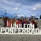 Foto de familia de la graduación.