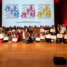 Foto de familia de la entrega de premios del certamen Arte Joven.