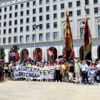Un momento de la movilización de leoneses por el futuro de la estación de Matallana ante el Ministerio de Transporte.