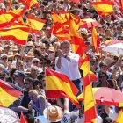 El líder del PP, Alberto Núñez Feijóo, interviene en la concentración convocada por su formación.