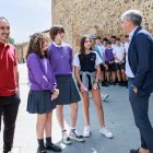 Tres de las cinco autoras de la obra instalada en Puerta Castillo, junto a Carlos Cuenllas, Eduardo Diego y Eva Merino.