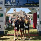 Kevin Viñuela, en el centro, se apuntó el Triatlón de Zamora.