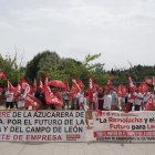 PTrabajadores de todas las plantas de Azucarera en CyL se manifiestan ante las Cortes.