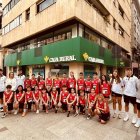 Elena Sandoval García junto a jugadores y técnicos de las selecciones de León.