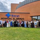 Foto de familia de los nuevos residentes.