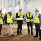 Los consejeros visitaron ayer las obras del centro logístico de Dia en el polígono de Villadangos.