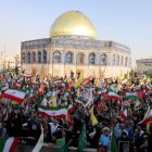 Ciudadanos iraníes asisten a una manifestación antiisraelí en Teherán.