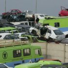 Aspecto de un desguace de coches.