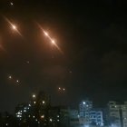 Manuel Félix, periodista de Diario de León, es testigo de cómo estallan en el cielo las bombas de Irán en la frontera del Líbano con Israel.