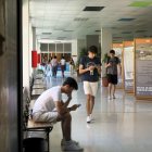 Los estudiantes eligen opciones universitarias.