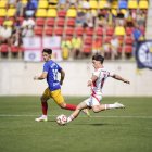 Este tiro de Yeray se estrelló en el larguero.