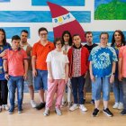 Las nueve personas que participan en la formación de Auxiliar de Tareas con las profesoras Carla Martín y Bárbara Morán.