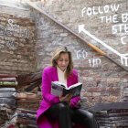 La escritora Eva G. Sáenz de Urturi publica 'El camino del padre'.