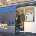 La concejala Elena Báiles y el alcalde Javier Carrera.