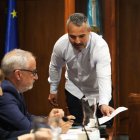 Pacios le entrega la carta a Ramón para que el socialista firmara su dimisión.
