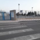 Lugar donde se produjo el atropello mortal, junto al colegio de Los Adiles de Villaobispo, y donde quedan marcas de la víctima.