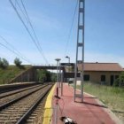Tramo de la línea de ferrocarril convencional León-La Robla a la altura de Cuadros (León).