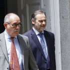 El exministro de Transportes José Luis Ábalos a su salida del Tribunal Supremo.