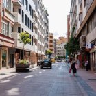 Ya con la obra en marcha, San Agustín, Alfonso V y Gil y Carrasco se anunció que se peatonalizaban con la coartada de que lo pedían los comerciantes.