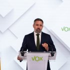 El presidente de Vox, Santiago Abascal, durante una rueda de prensa, en la sede del partido, a 23 de junio de 2025, en Madrid (España). 