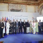 Mañueco, con todas las personas distinguidas con las medallas de reconocimiento.