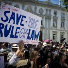 Decenas de personas durante una concentración de jueces y fiscales frente al Tribunal Supremo, a 28 de junio de 2025, en Madrid (España). Según los convocantes, se trata de una concentración estrictamente institucional, al margen de cualquier adscripción.