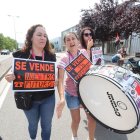 Protestas a las puertas del centro de trabajo.