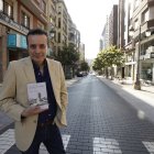 El periodista y escritor berciano, Carlos Fidalgo, presenta su nuevo libro 'La leyenda de la Ciudad del Dólar y el siglo del carbón'.