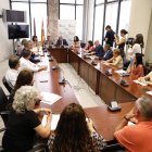 Un momento de la reunión del consejero con loso representantes de la Junta en León.