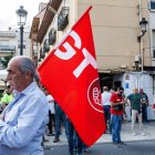 Bandera de UGT, en la última protesta contra el cierre de Azucarera en la Bañeza.