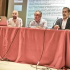 El alcalde, en el centro, junto a los oganizadores del curso.