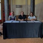 Mesa presidencialk de los Encuentros con la Música de este verano en La Bañeza, con el alcalde Javier Carrera en el centro.