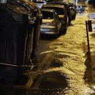 La avenida de Párroco Pablo Diez se inundó por el reventón que se produjo el jueves por la noche.