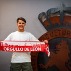 Juan Larios se convierte en el tercer fichaje de la Cultural para la 2025-2026.