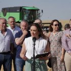 La consejera con los representantes de las opas.