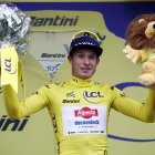 El ciclista belga Jasper Philipsen, primer maillot amarillo del Tour de Francia.