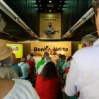 Numeroso público en la expo trailer del bonito del norte de Alimerka.