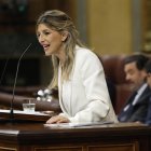 La vicepresidenta segunda y ministra de Trabajo, Yolanda Díaz, interviene durante el pleno en el Congreso de los Diputados, este miércoles. EFE/ Mariscal.