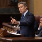 El presidente del PP, Alberto Núñez Feijóo, interviene durante un pleno extraordinario, en el Congreso de los Diputados, a 9 de julio de 2025, en Madrid (España). 