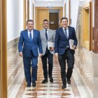 El consejero de Economía y Hacienda y portavoz, Carlos Fernández Carriedo y el consejero de Presidencia José Miguel Fernández Gago.