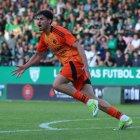 Álex Costa celebra en Sestao su último gol con la Deportiva.