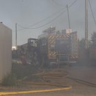Los bomberos tuvieron que actuar en una nave del polígono de Onzonilla.