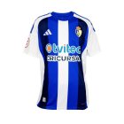 El azul marino vuelve a la primera camiseta.