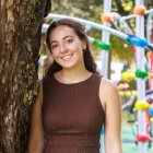 María Ibán Valbuena, de 24 años, posa en el parque de Papalaguinda.